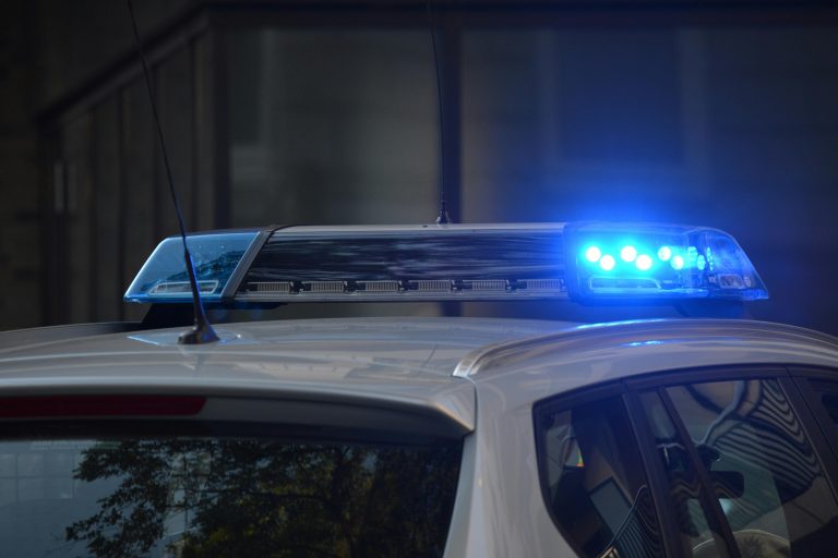 Polizeiauto mit Blaulicht in Kufstein